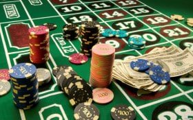 Live Casino ဒီလာနှင့် Baccarat စားပွဲ တိုက်ရိုက်ကစားမှု